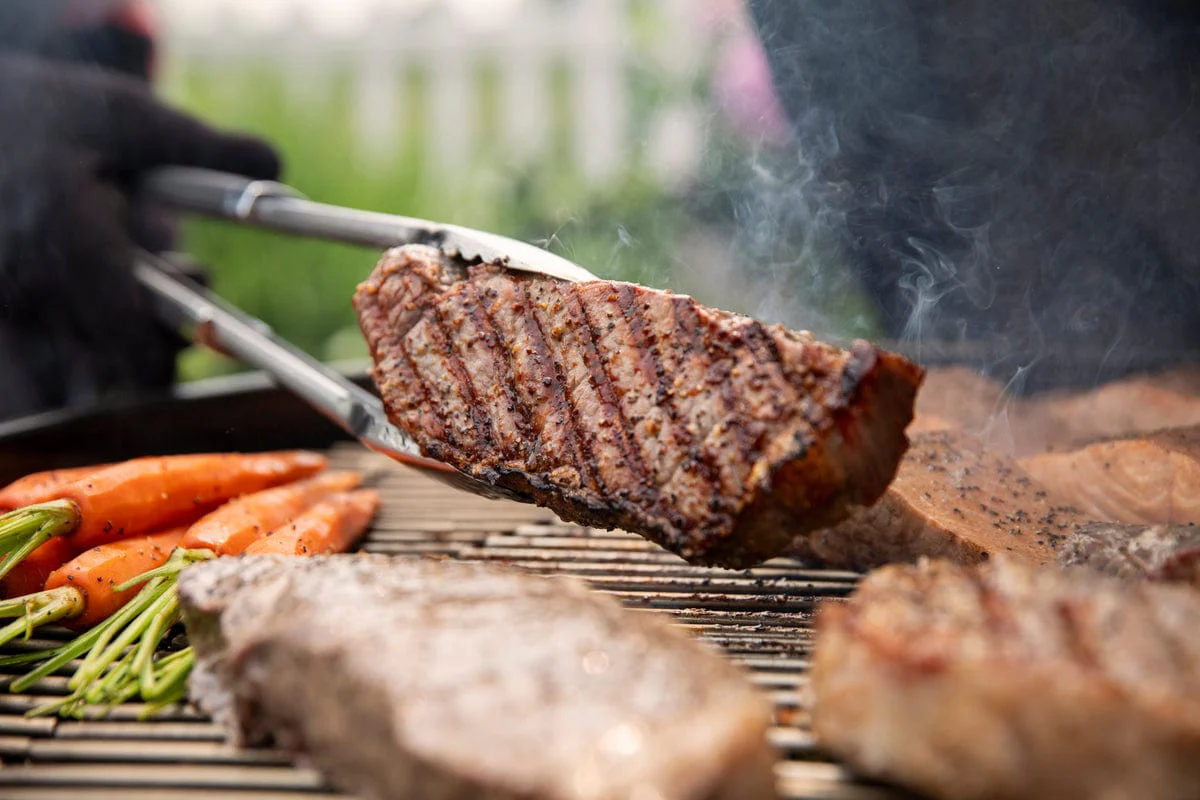 Weber Master-Touch Charcoal Grill 26" - Image 18