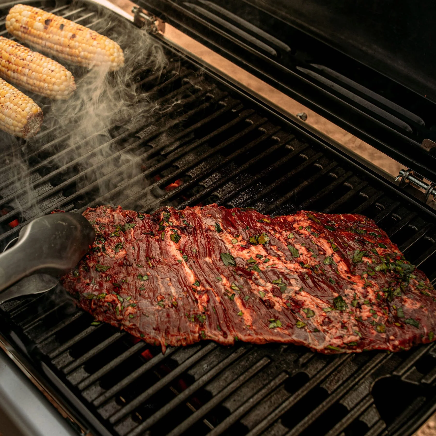 Weber Traveler Portable Gas Grill - Image 6